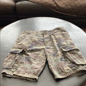 Men’s size 33 camp cargo shorts